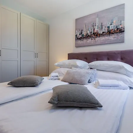 Campanula With Balcony Apartment